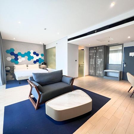 Ibis Styles Batam Nagoya Hotel Exterior foto